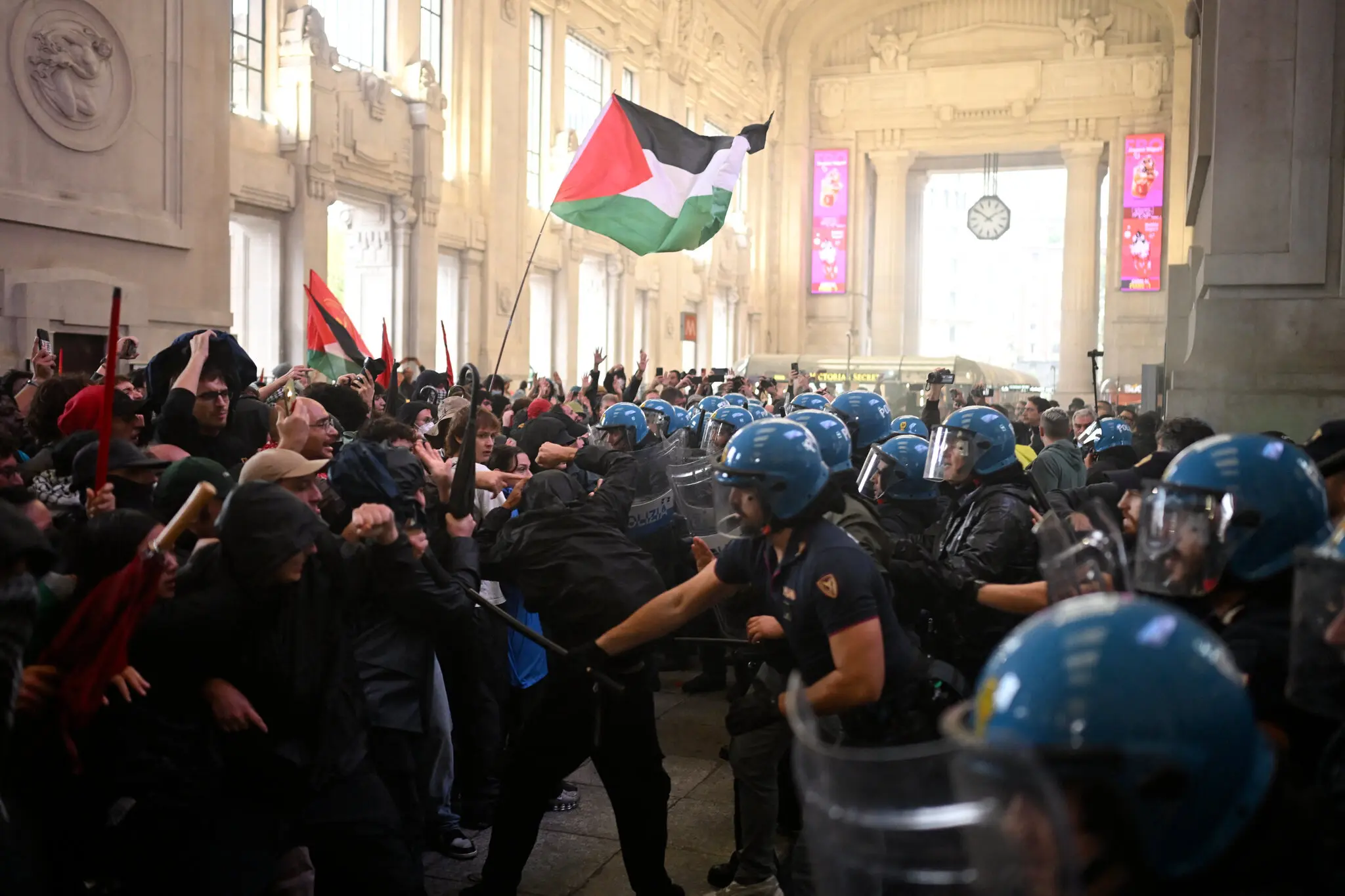 Масові протести в Італії: солідарність із Палестиною переросла у сутички в Мілані